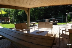 Vue d'ensemble des terrasses du chalet Bruyères